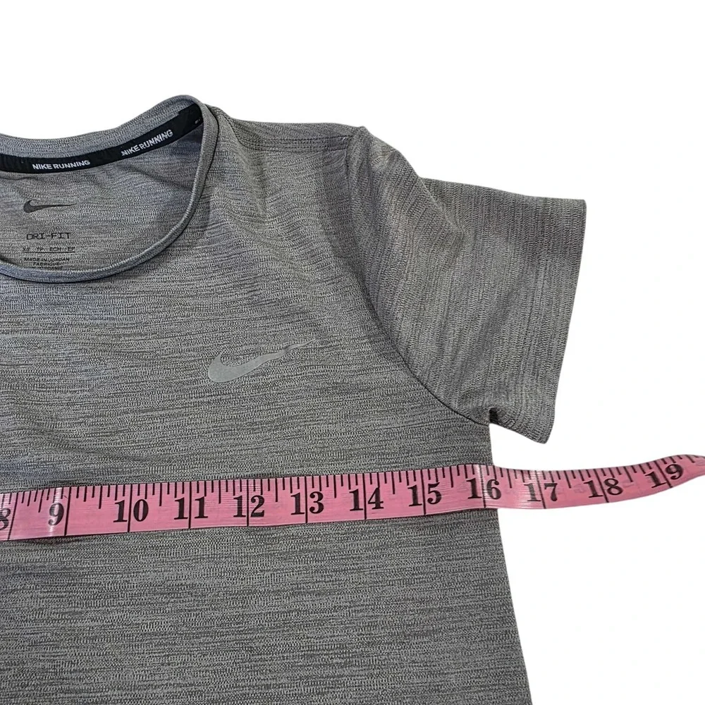 Nike Dri-FIT‎ Running T-Shirt Short Sleeve Athletic Performance Gray XS Outdoors